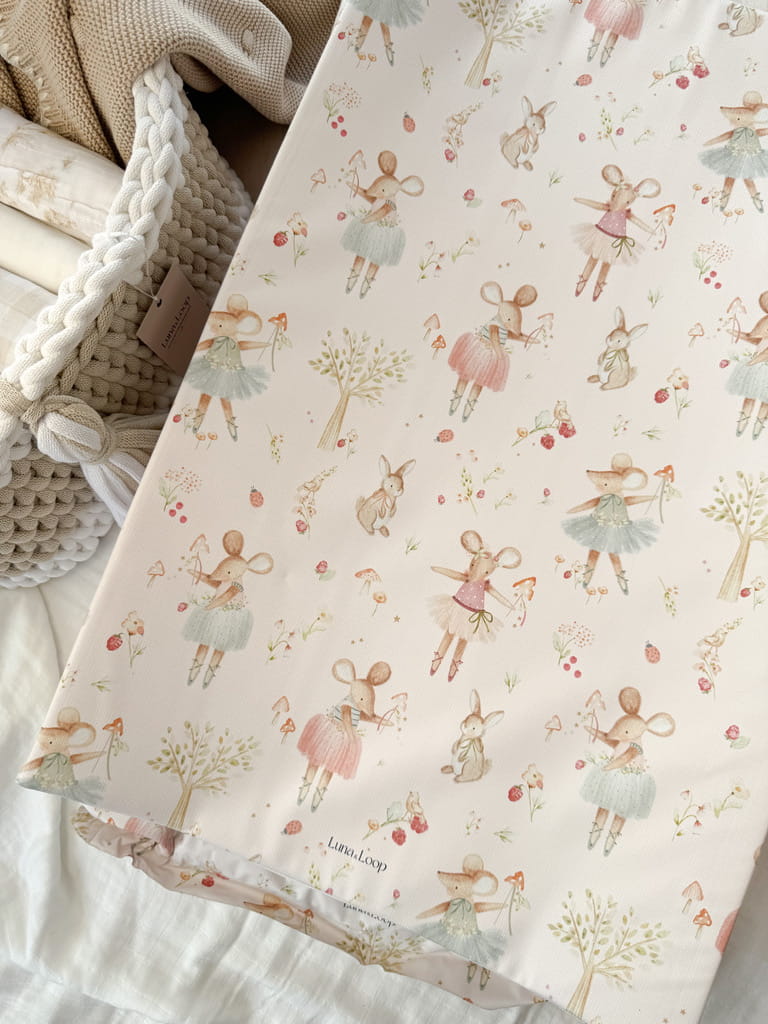 Anti-roll Wedge Changing Mat - Garden Mouse