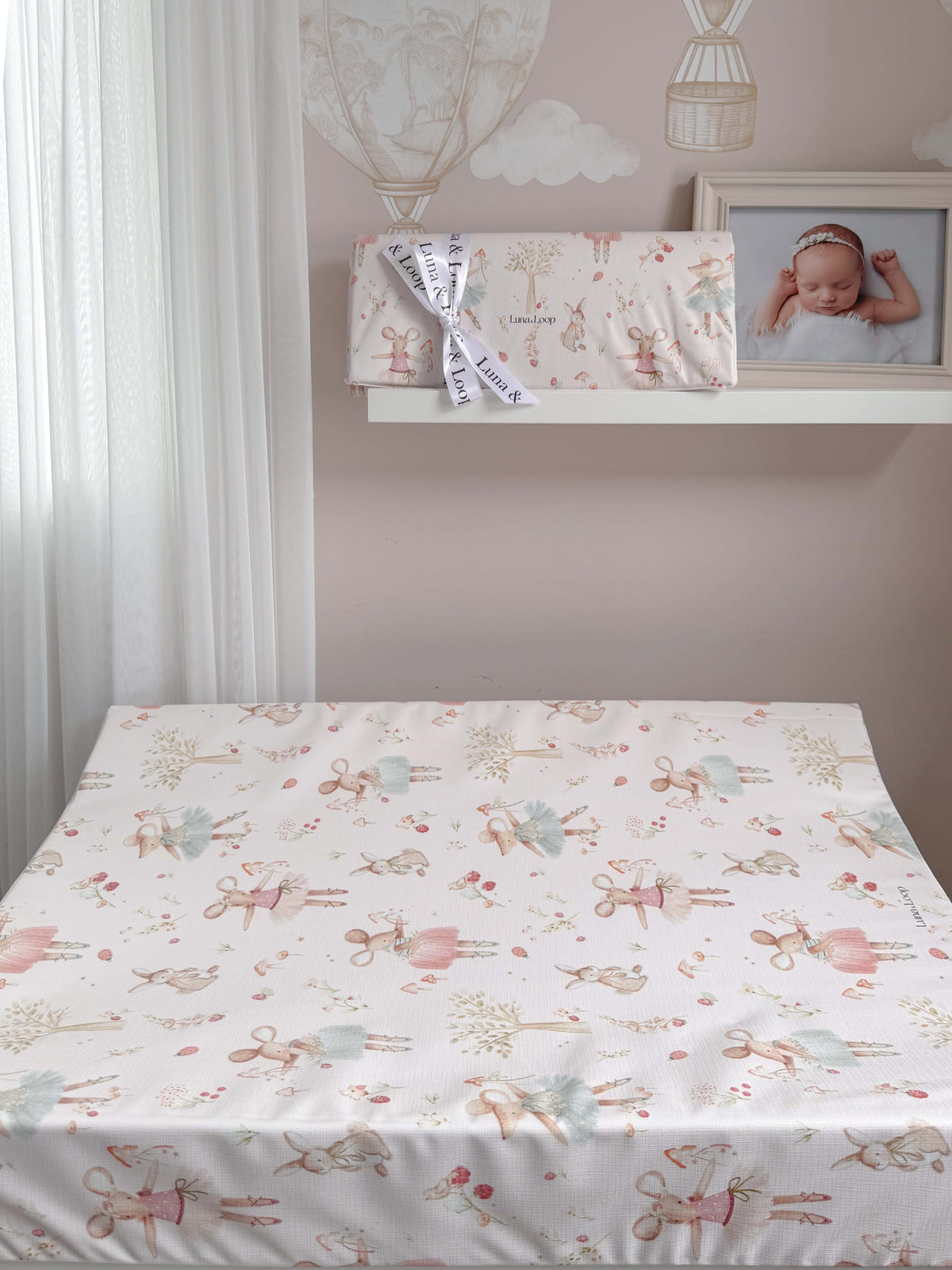 Anti-roll Wedge Changing Mat - Garden Mouse
